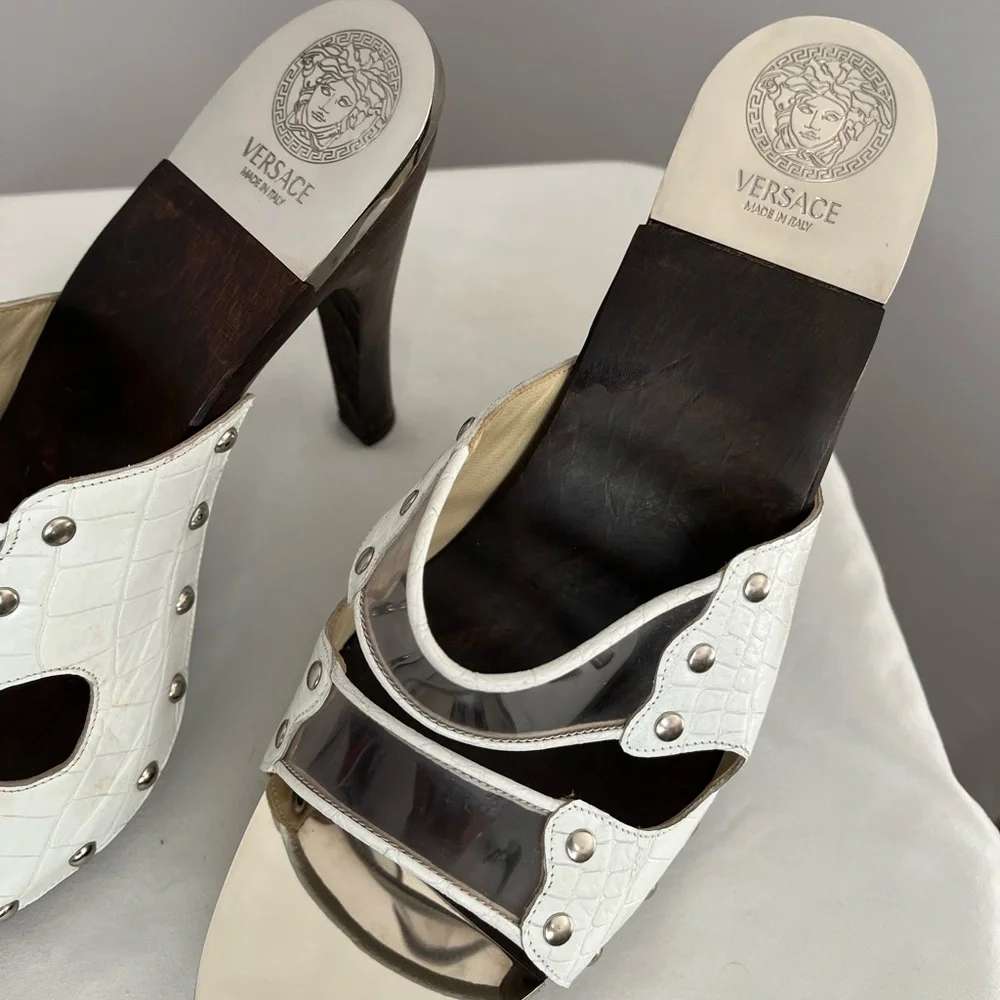 Vintage Versace White Leather Medusa Head Heels ✨🪩 - Picture 4 of 9